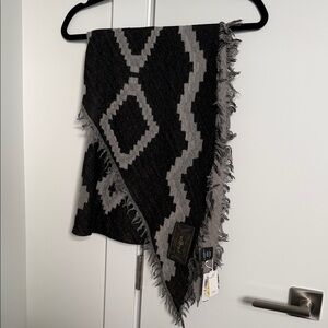 Wilfred Black and Gray Geometric Scarf